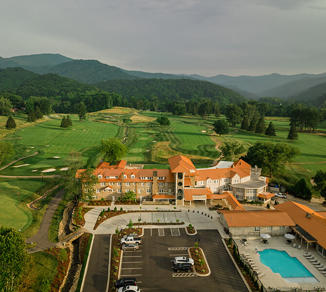 Showcasing tournament history through golf event image visuals